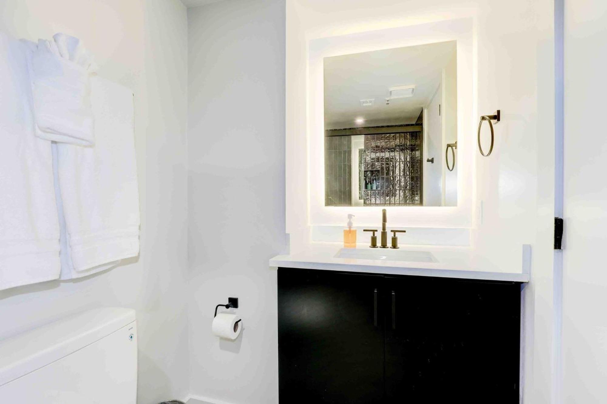 2Br Comfort Apartment In Prime Location أرلنغتون المظهر الخارجي الصورة